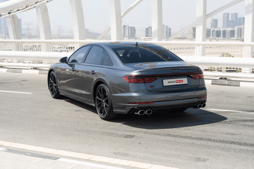 Audi S8