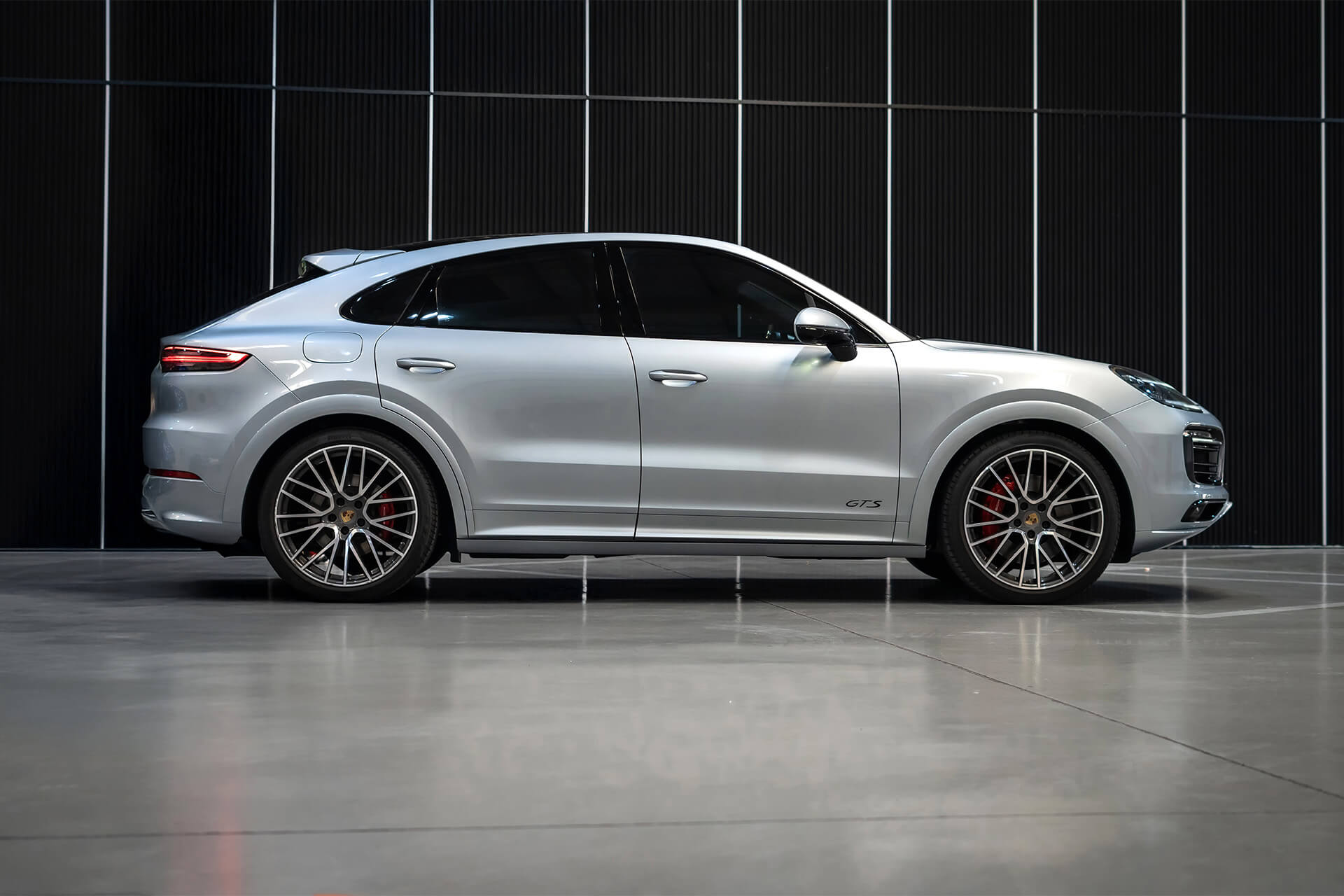 Porsche Cayenne GTS Coupe Dolomite Silver Metallic