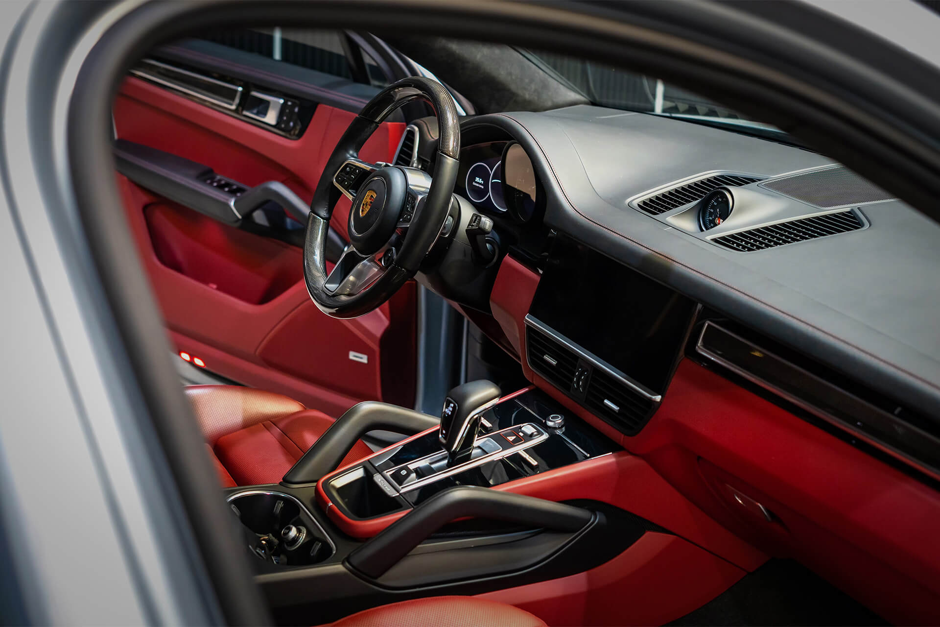 Porsche Cayenne GTS Coupe Dolomite Silver Metallic