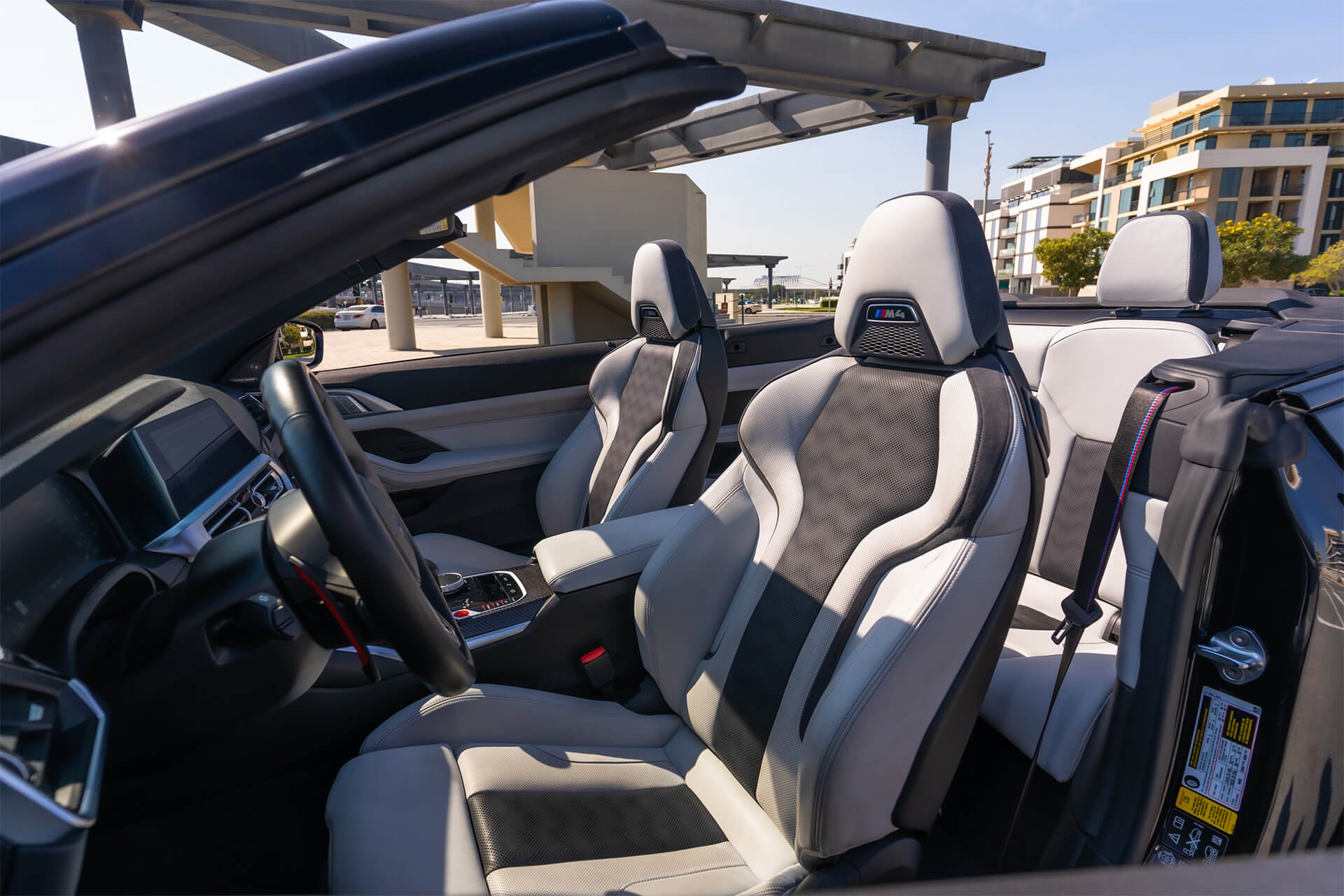 BMW M4 Competition Convertible Tanzanite Blue II Metallic