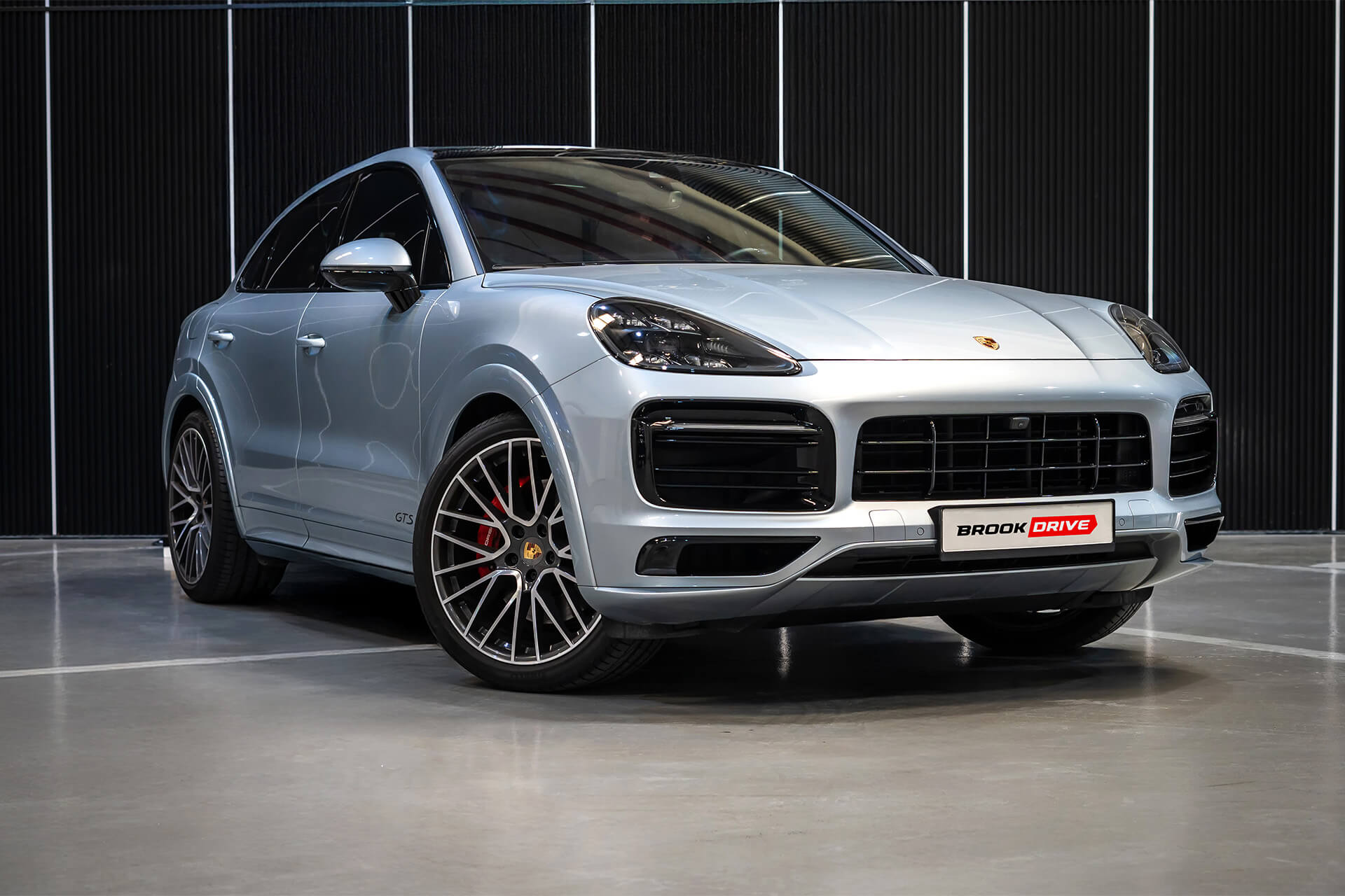 Porsche Cayenne GTS Coupe Dolomite Silver Metallic