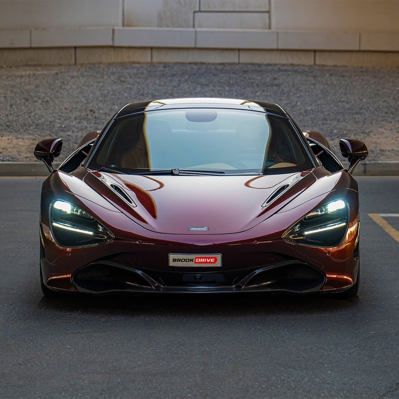 Porsche 911 vs. McLaren: Welches Auto sollte man für ein Wochenende in Dubai mieten?